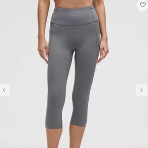 Black Lululemon legging high-rise crop 19" 7 pockets size 8